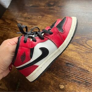 Jordan 1 Mid Chicago Toe 9c